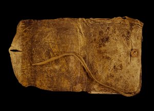 The journal is handstiched in soft elkskin cover with foldover flap, button, and leather thongs attached av William Clark